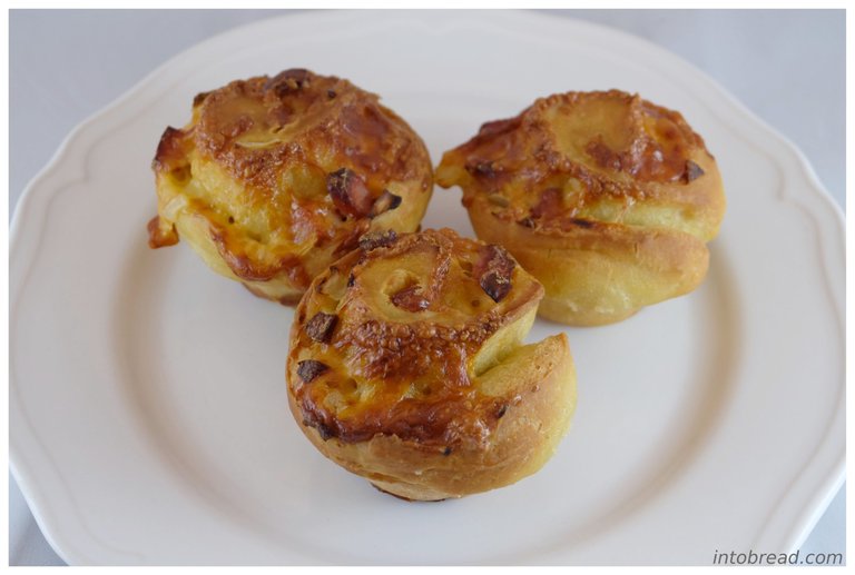 Cheesy Sausage Rolls